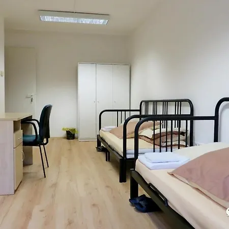 Attila Apartmans 住宿加早餐酒店 *